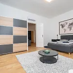 Le Noir * Budapest