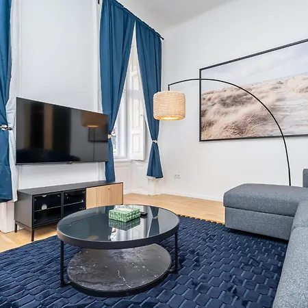 Gozsdu Court Le Noir Appartement