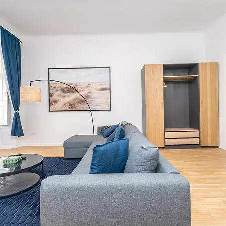 Ghetto - Gozsdu Court Le Noir