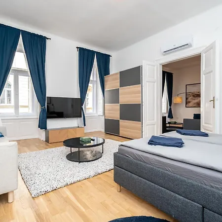 Gozsdu Court Le Noir Apartament
