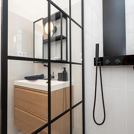 Ghetto - Gozsdu Court Le Noir *