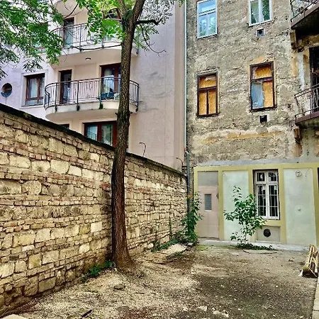 Ghetto - Gozsdu Court Le Noir * Budapest