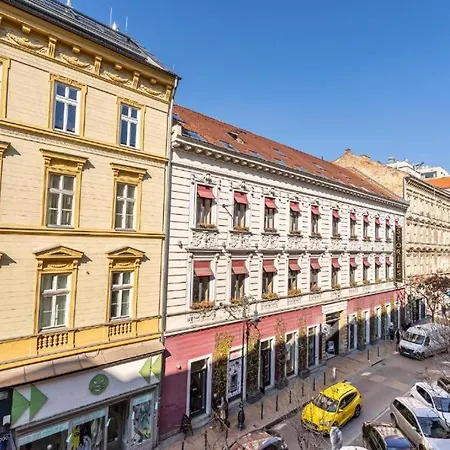 Ghetto - Gozsdu Court Le Noir Budapest