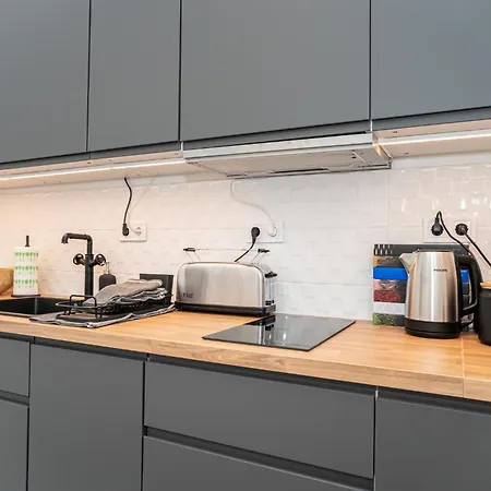 Ghetto - Gozsdu Court Le Noir