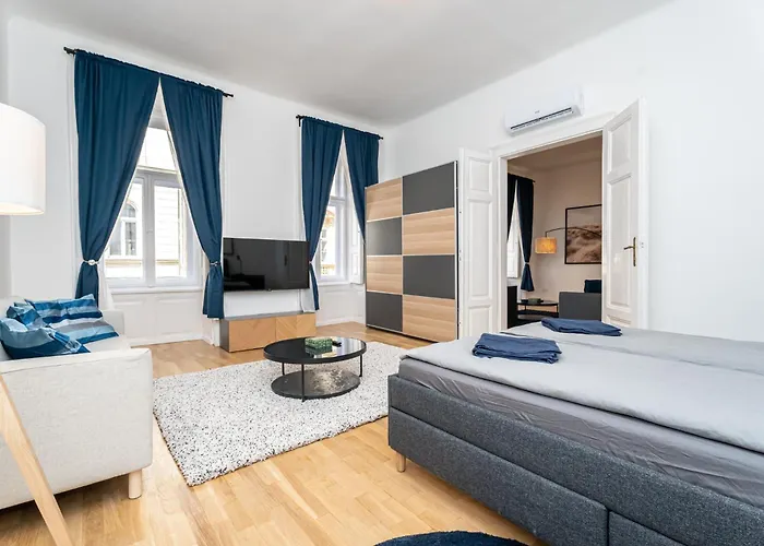 Le Noir Apartment